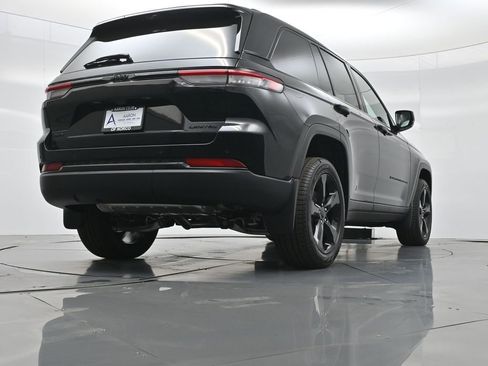 New 2025 Jeep Grand Cherokee Limited w/ Luxury Tech Group II image 45