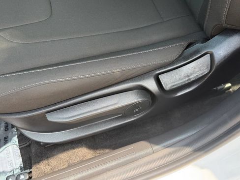Used 2025 Hyundai Elantra SEL FWD image 24