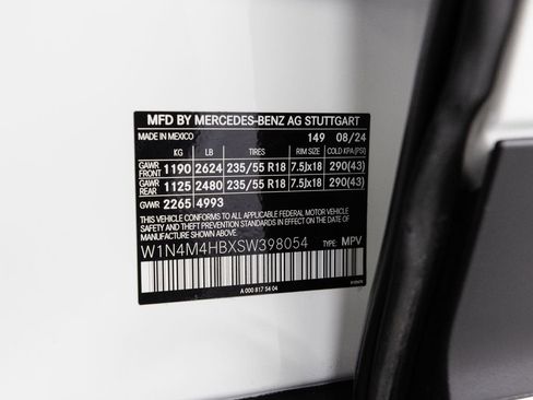 Certified 2025 Mercedes-Benz GLB 250 4MATIC image 32