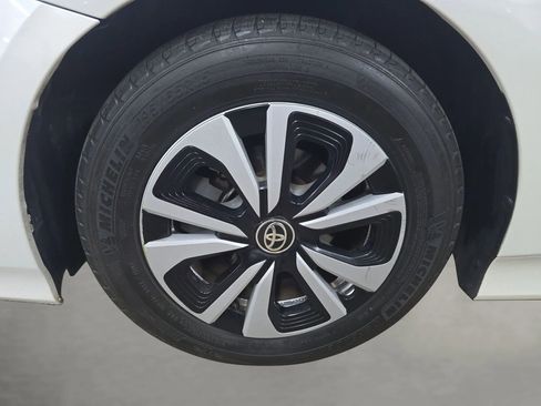 Used 2019 Toyota Prius Prime Premium image 17