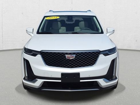 Used 2023 Cadillac XT6 Premium Luxury AWD/4WD image 2