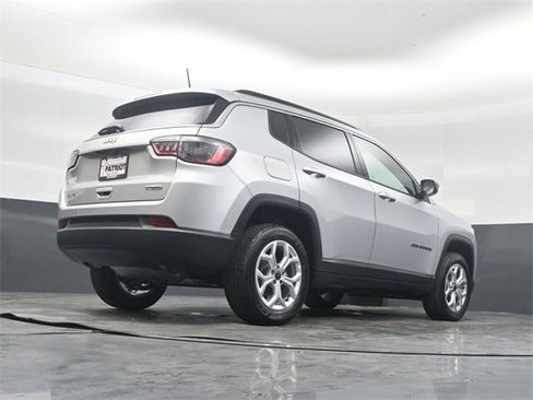 New 2026 Jeep Compass Latitude image 40
