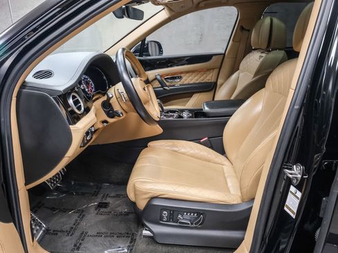 Used 2018 Bentley Bentayga AWD/4WD image 21