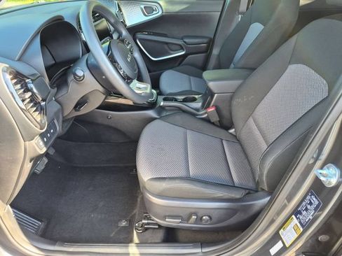 Used 2023 Kia Soul S FWD image 16