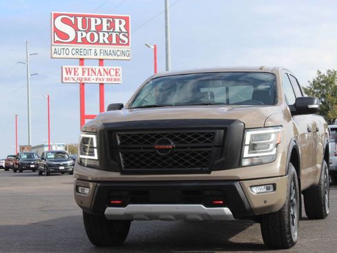 Used 2020 Nissan Titan PRO-4X w/ Pro-4x Convenience Package image 8