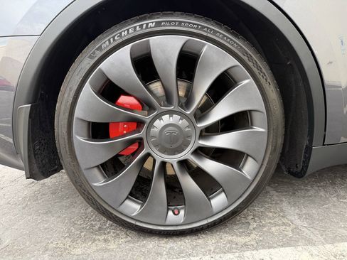 Used 2023 Tesla Model Y Performance AWD/4WD image 24