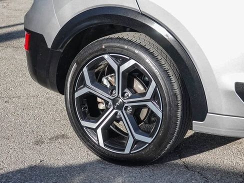 Used 2023 Kia Niro SX Touring image 10