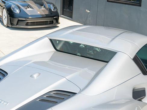 Used 2022 Ferrari F8 Tributo RWD image 51