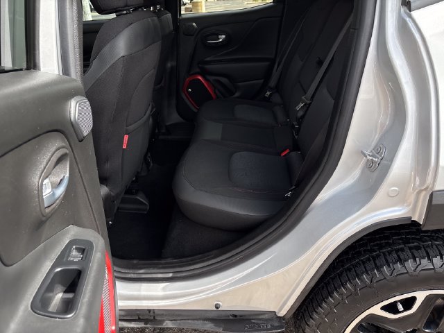 Used 2017 Jeep Renegade Trailhawk w/ Popular Equipment Group AWD/4WD image 17