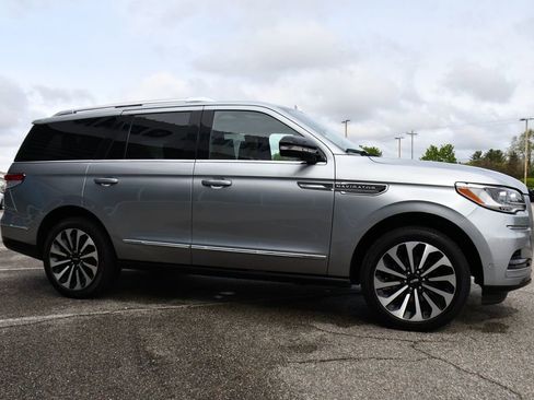 Used 2022 Lincoln Navigator Reserve AWD/4WD image 8
