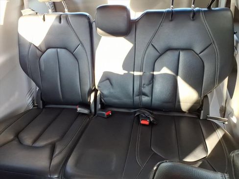 Used 2022 Chrysler Pacifica Touring-L image 25