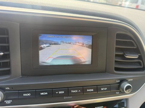 Used 2020 Hyundai Elantra SE image 14