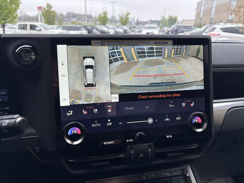 Used 2025 Lexus GX 550 image 25