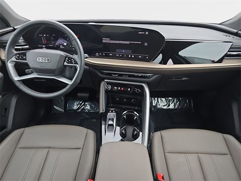 Used 2025 Audi Q5 Premium w/ Convenience Package image 10