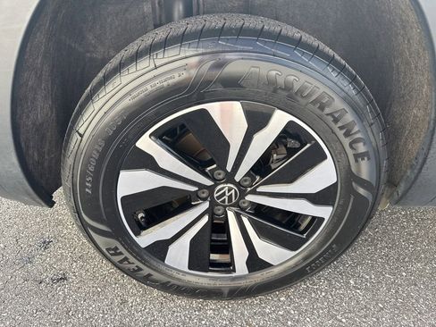 Certified 2024 Volkswagen Atlas Cross Sport SE AWD/4WD image 9