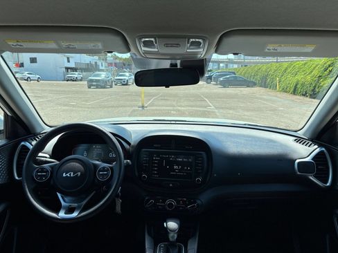 Used 2025 Kia Soul LX w/ LX Technology Package FWD image 30
