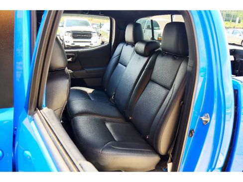 Used 2020 Toyota Tacoma TRD Off-Road w/ Technology Package AWD/4WD image 17