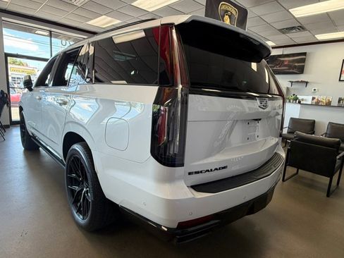 Used 2023 Cadillac Escalade Sport Platinum w/ LPO, ONYX Package AWD/4WD image 11