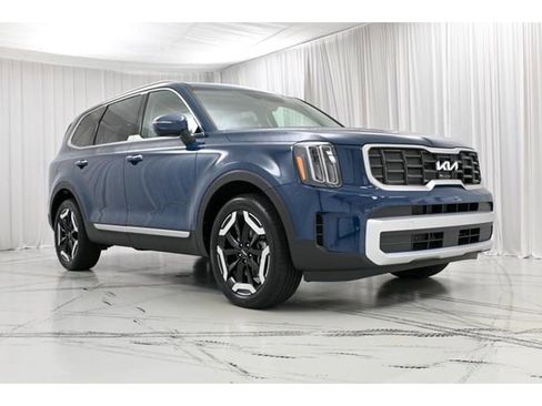 New 2025 Kia Telluride S image 2