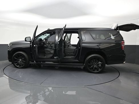 Used 2024 Chevrolet Suburban Premier w/ Premium Package RWD image 31