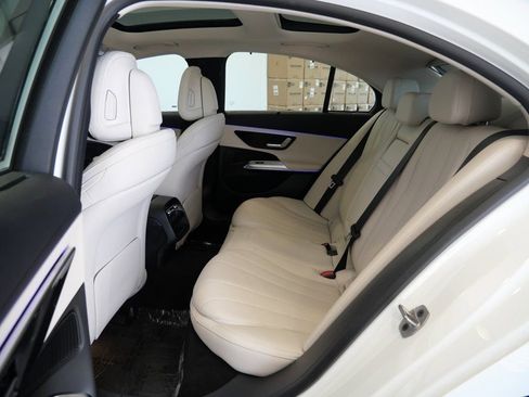 Used 2025 Mercedes-Benz E 350 4MATIC Sedan image 23