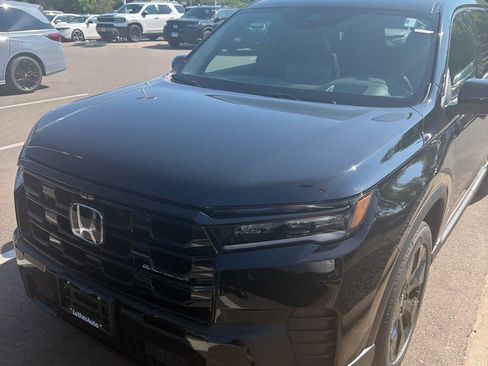 Certified 2026 Honda Pilot Black Edition image 3