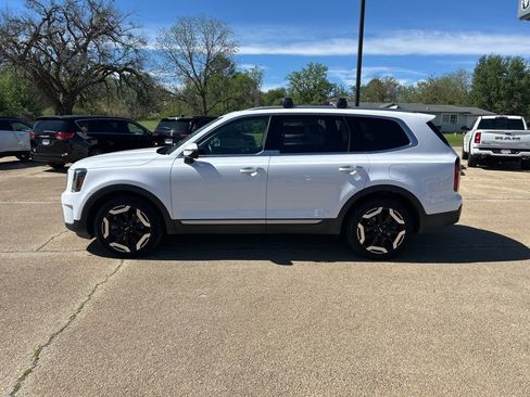 Used 2025 Kia Telluride S image 2