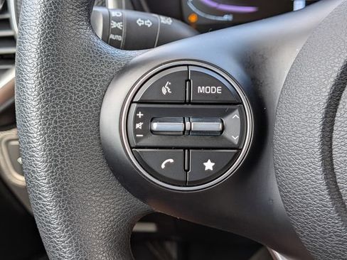 Certified 2025 Kia Soul LX w/ LX Technology Package FWD image 25