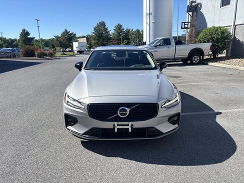 Used 2025 Volvo S60 B5 Core FWD image 17