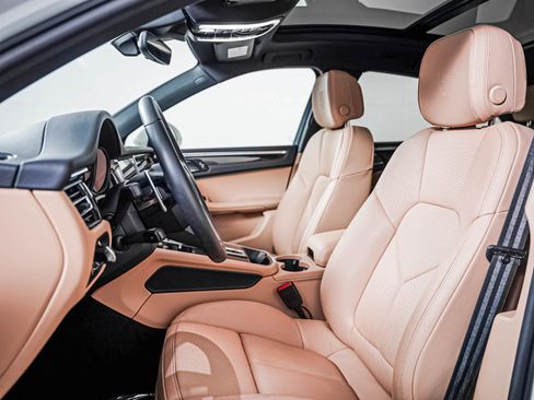 Certified 2026 Porsche Macan AWD/4WD image 5