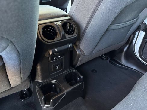 Used 2025 Jeep Wrangler Unlimited Sahara AWD/4WD image 21