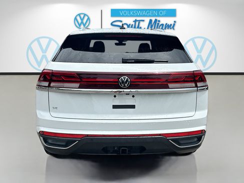 Certified 2024 Volkswagen Atlas Cross Sport SE FWD image 6