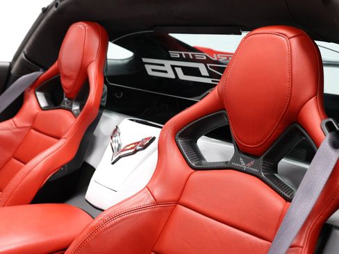 Used 2016 Chevrolet Corvette Z06 w/ 3LZ Preferred Equipment Group RWD image 18