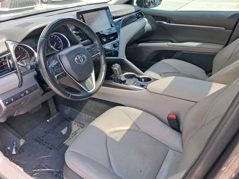 Used 2022 Toyota Camry XLE image 11