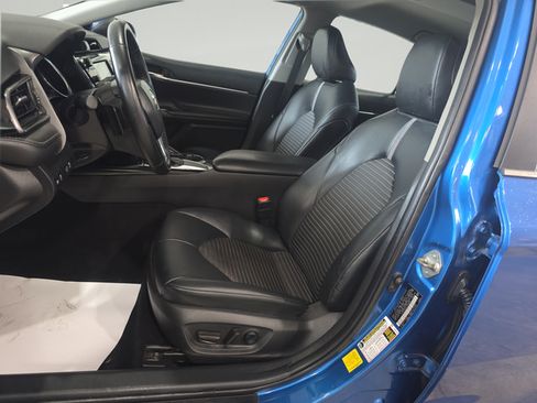 Used 2020 Toyota Camry SE FWD image 12