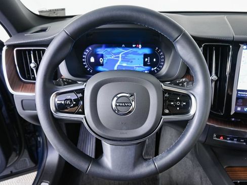 Used 2023 Volvo XC60 B5 Ultimate w/ Climate Package FWD image 11
