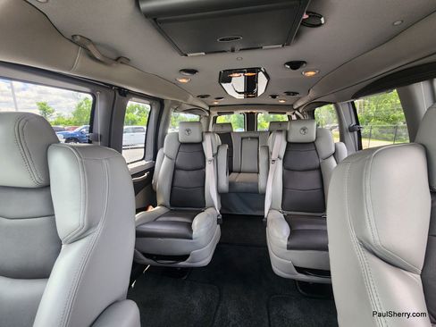 Used 2020 Chevrolet Express 2500 w/ Enhanced Convenience Package RWD image 4