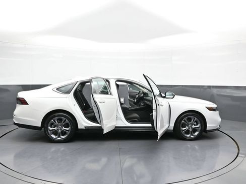 Certified 2024 Honda Accord EX image 42