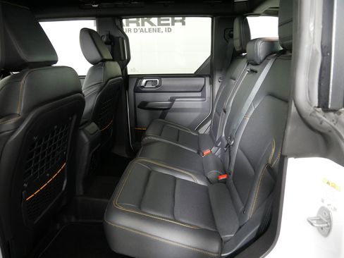 Used 2024 Ford Bronco Badlands image 12