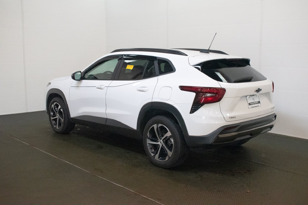 Used 2024 Chevrolet Trax ACTIV w/ Sunroof Package FWD image 6