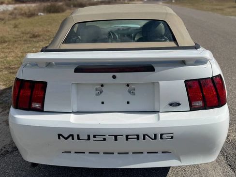 Used 2004 Ford Mustang Deluxe Convertible image 8