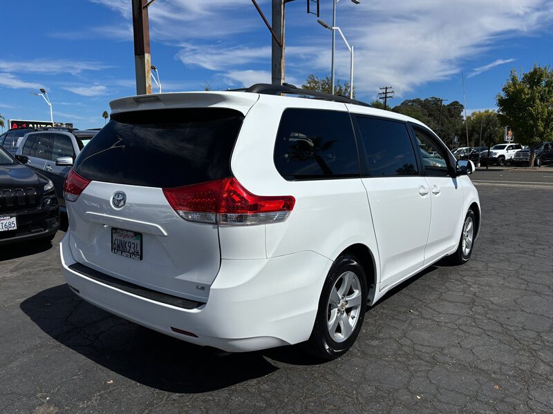 Used 2012 Toyota Sienna LE FWD image 5