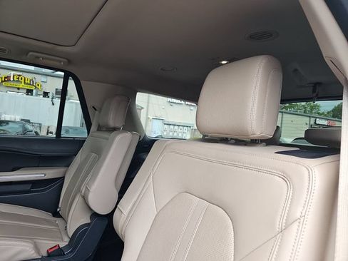 Used 2024 Ford Expedition Limited AWD/4WD image 15