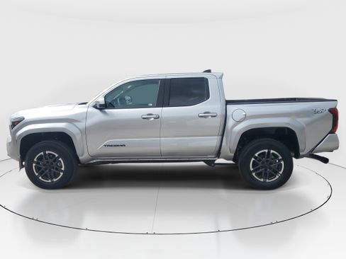 Used 2025 Toyota Tacoma TRD Sport RWD image 7