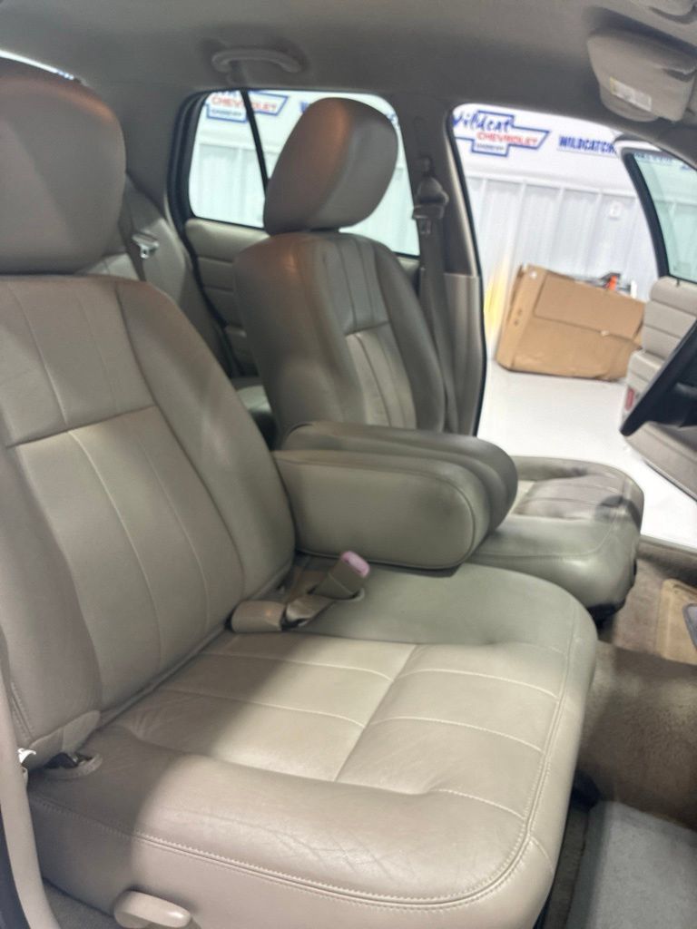 Used 2011 Ford Crown Victoria LX w/ Comfort Appearance Pkg RWD image 23