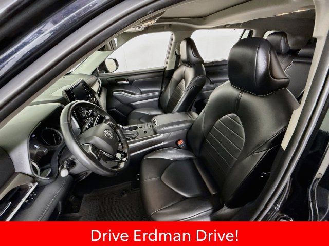Used 2021 Toyota Highlander XLE FWD image 5