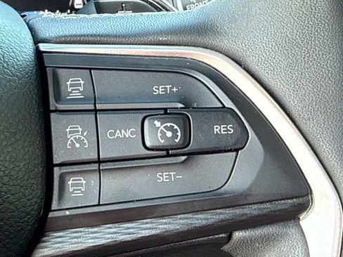 Used 2024 Jeep Grand Cherokee L Laredo image 28