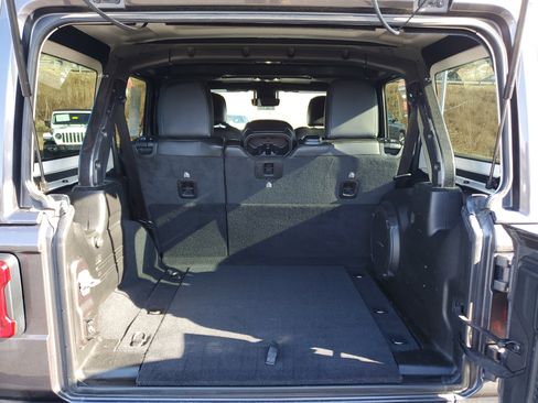 Used 2021 Jeep Wrangler Unlimited Sahara image 11