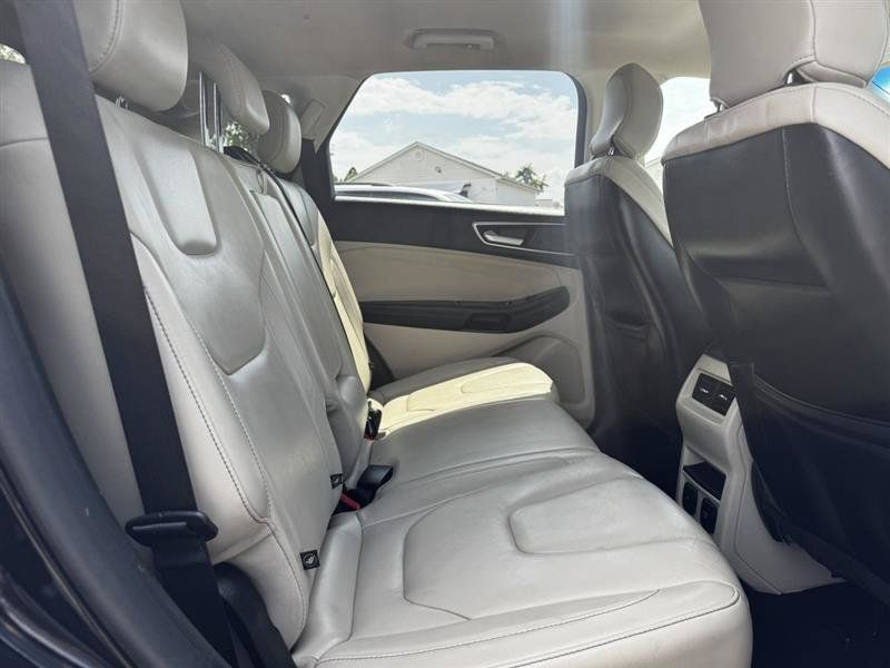 Used 2019 Ford Edge Titanium FWD image 12