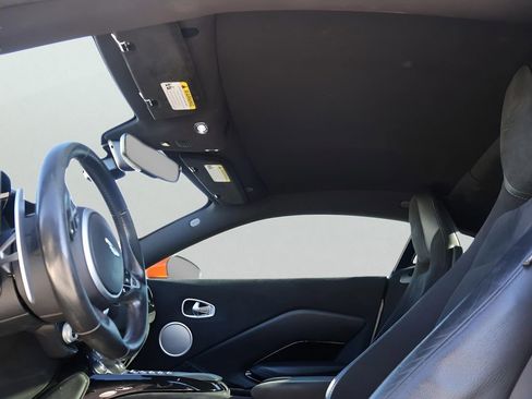 Used 2020 Aston Martin V8 Vantage Coupe image 34